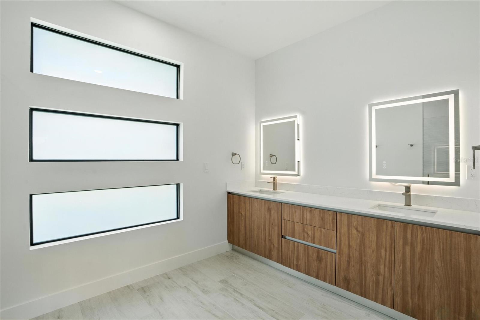 Image 26 of 60 For 9410 Arrid Circle