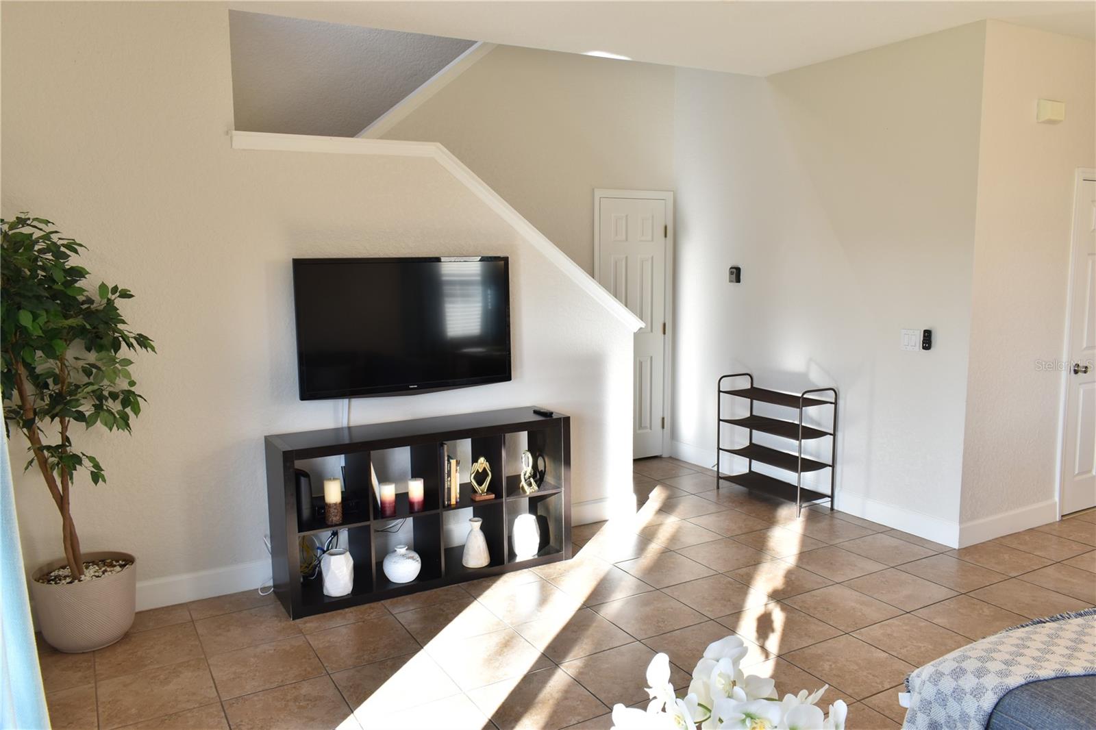 Image 11 of 42 For 705 La Mirage Street