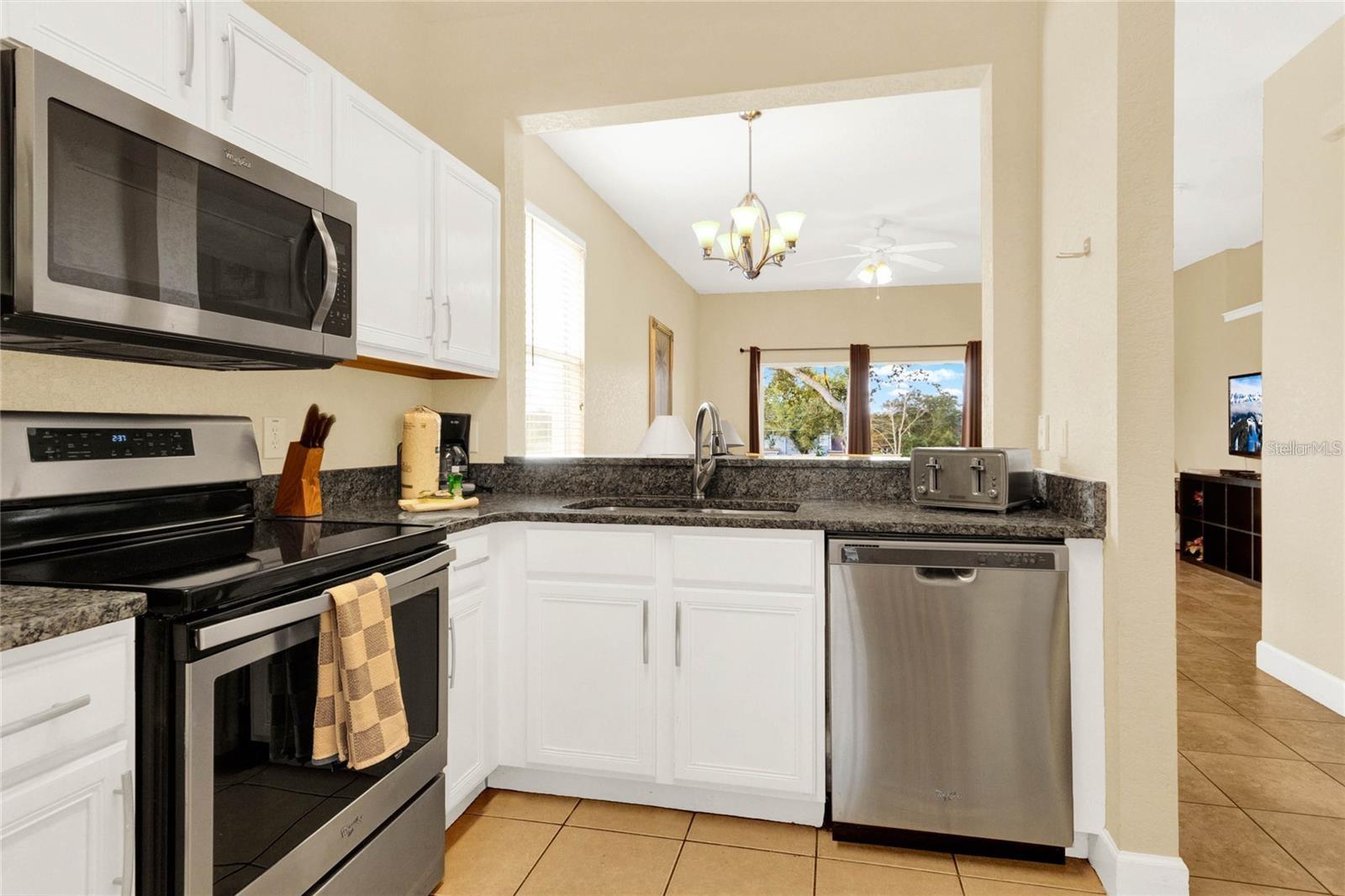 Image 8 of 42 For 705 La Mirage Street