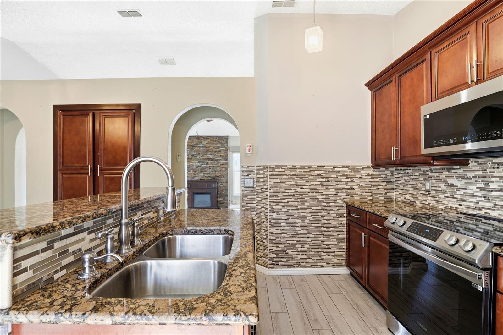 Image 3 of 29 For 10517 Rocking A Run