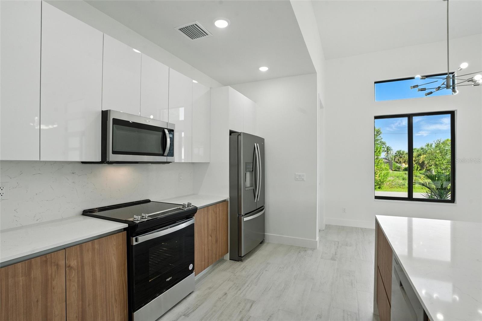 Image 21 of 60 For 9402 Arrid Circle