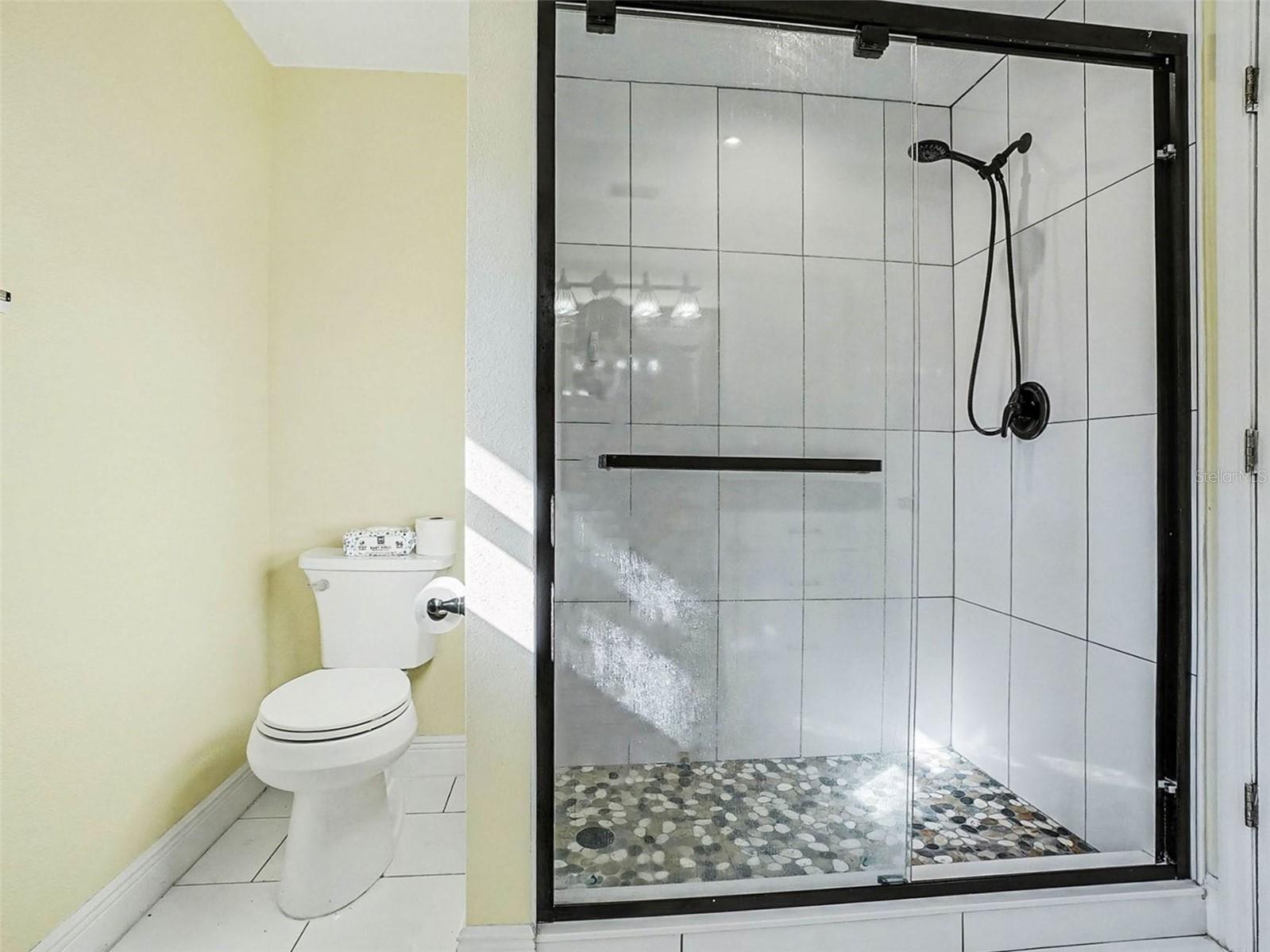 Image 21 of 55 For 2400 10th Street