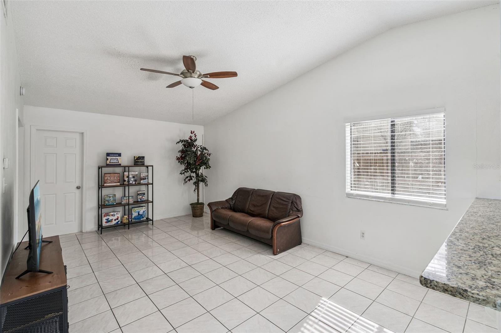 Image 6 of 18 For 732 Golden Sunshine Circle