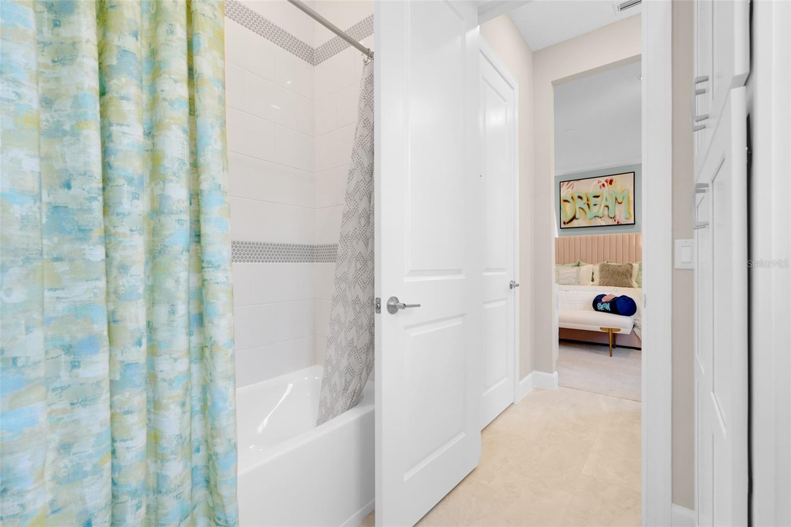 Image 35 of 72 For 10193 Brocksport Circle