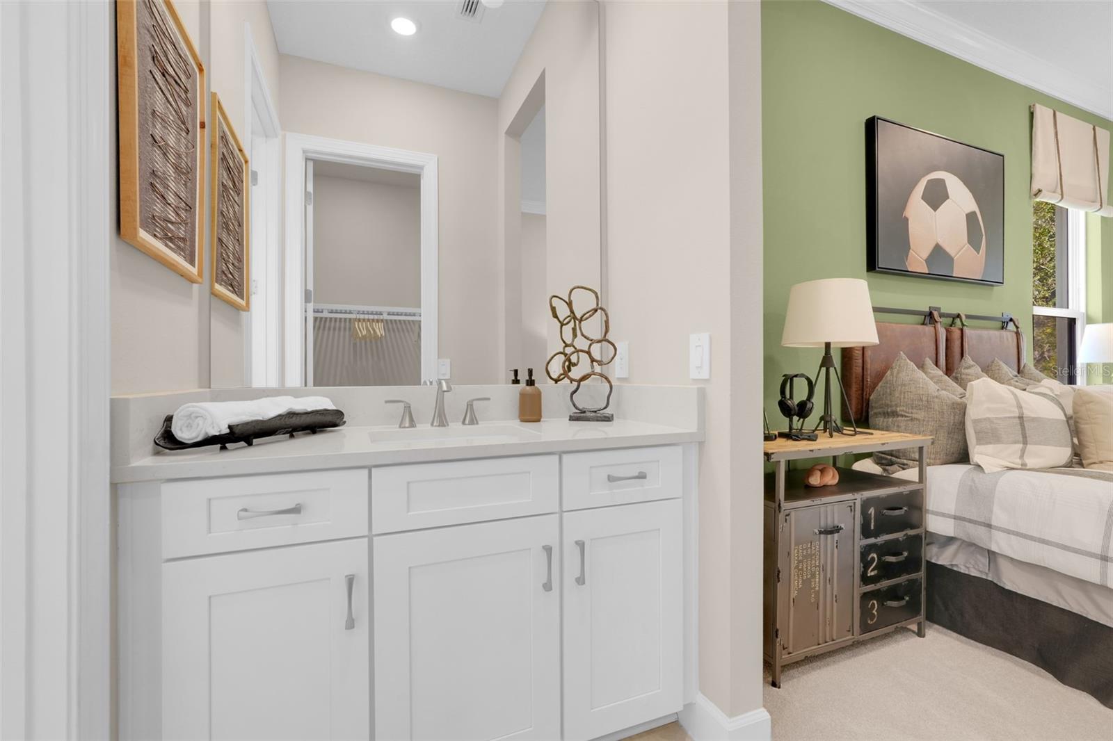 Image 36 of 72 For 10193 Brocksport Circle