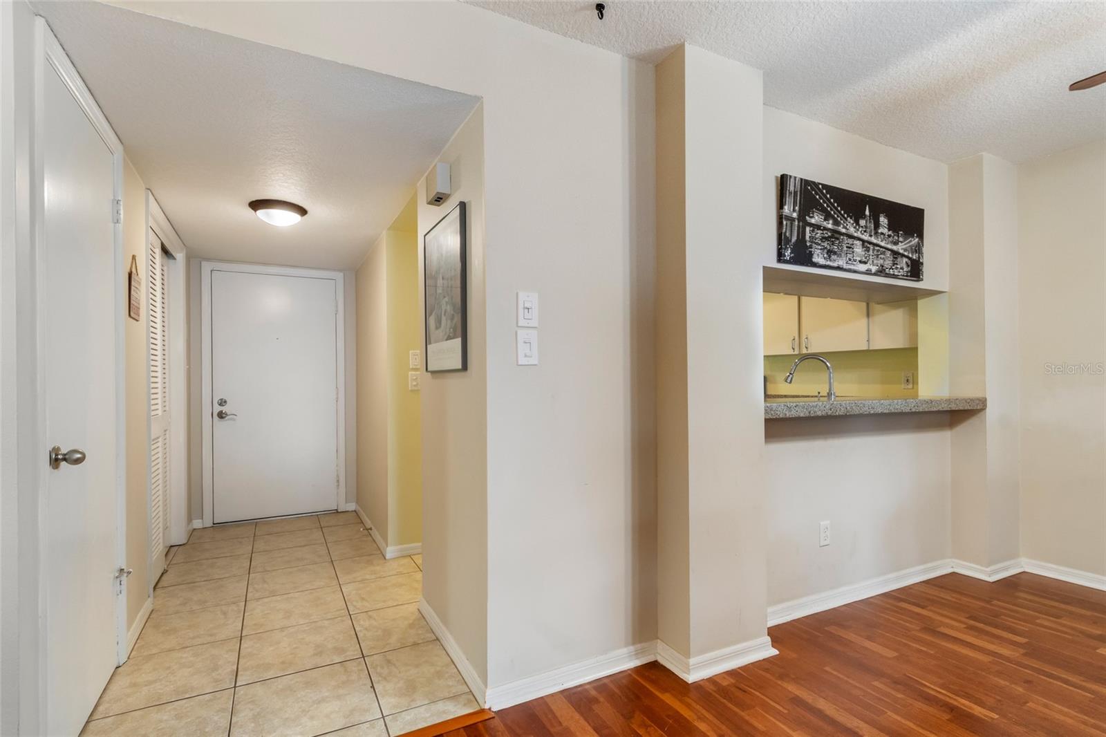 Image 7 of 38 For 1055 Kensington Park Drive 317