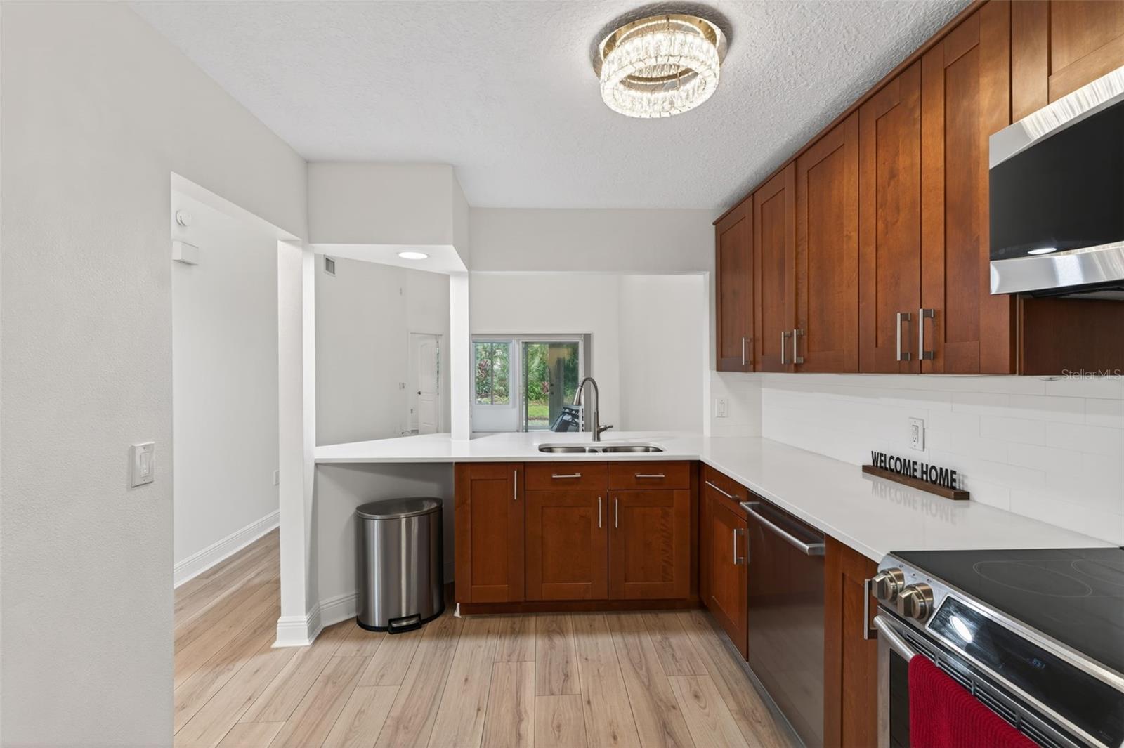 Image 10 of 42 For 525 Oak Terrace 117