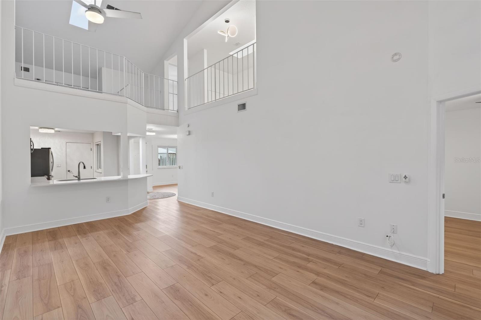 Image 11 of 42 For 525 Oak Terrace 117