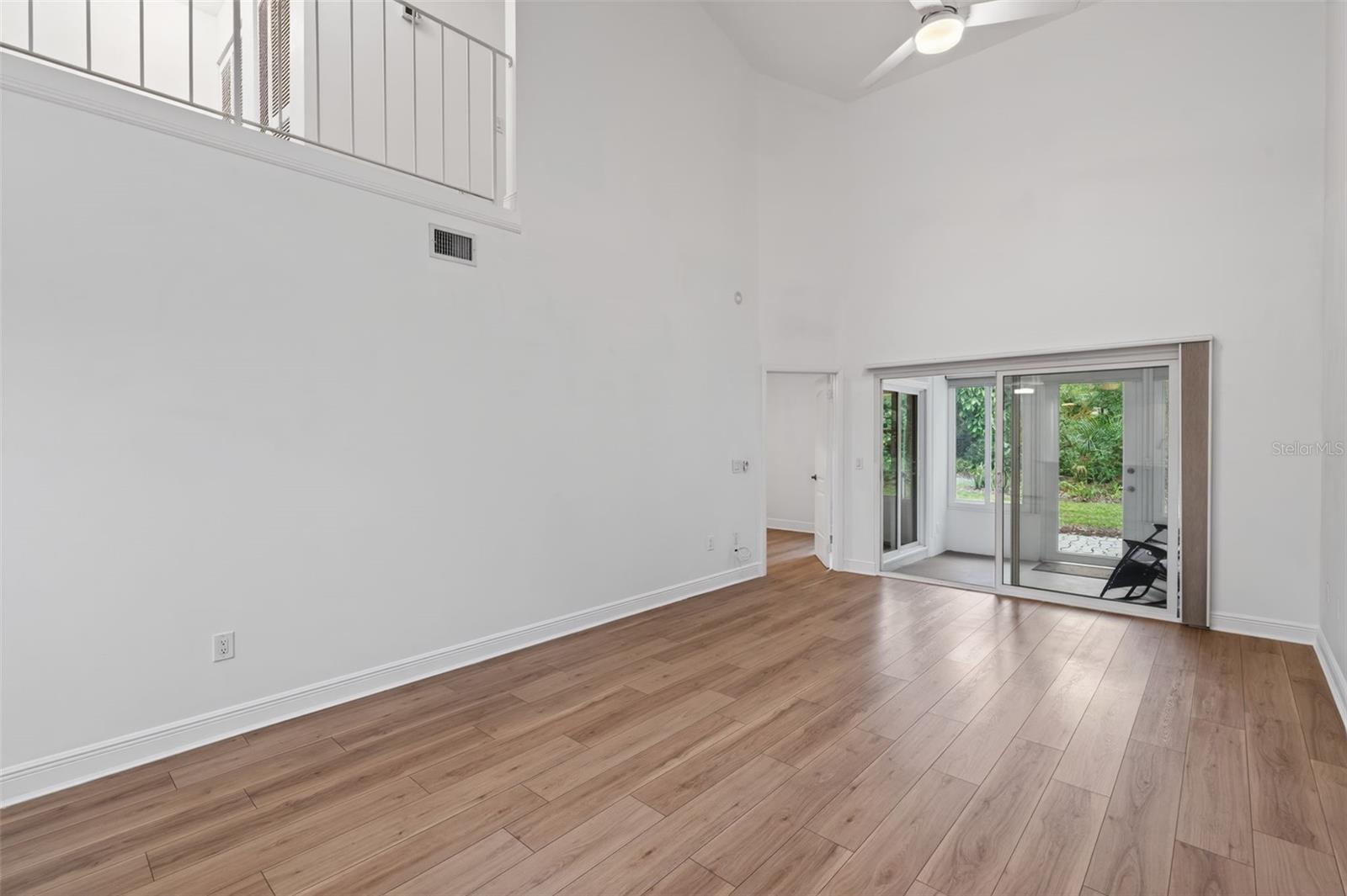 Image 13 of 42 For 525 Oak Terrace 117