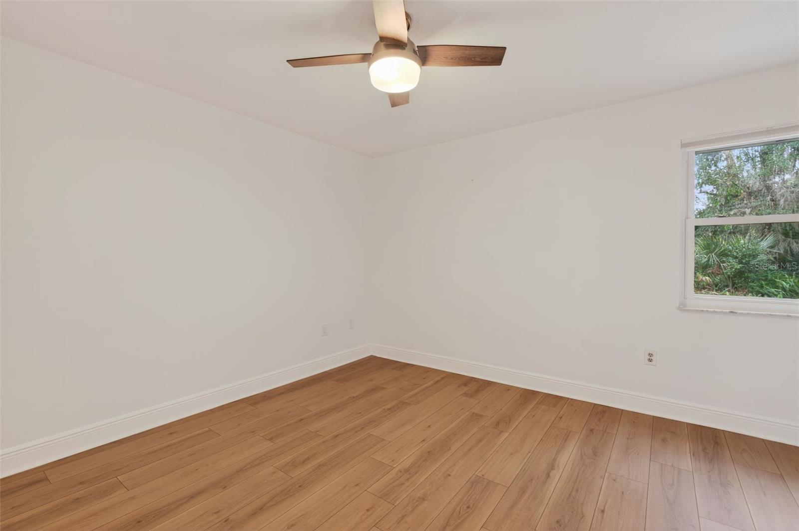 Image 15 of 42 For 525 Oak Terrace 117