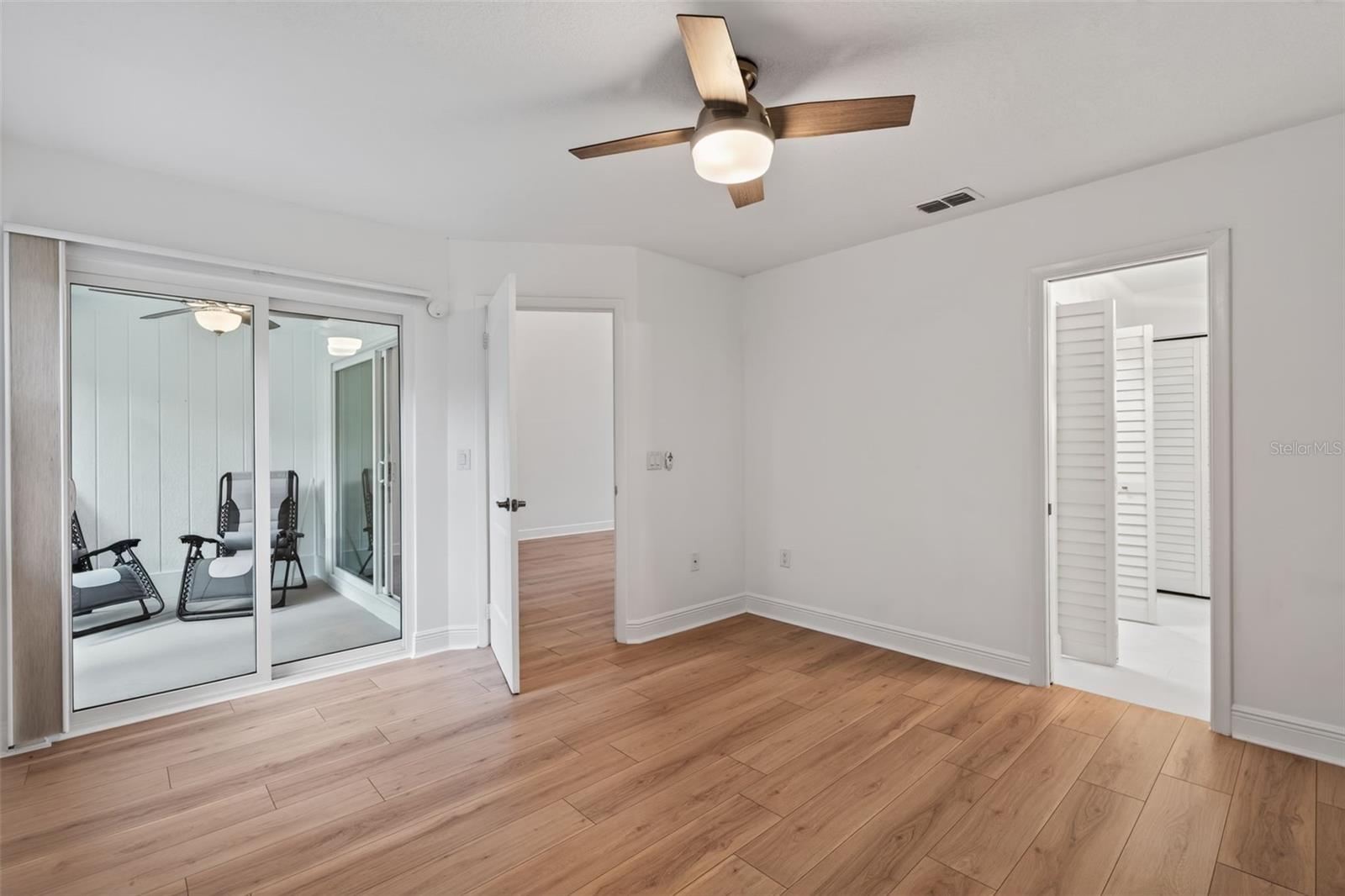 Image 16 of 42 For 525 Oak Terrace 117