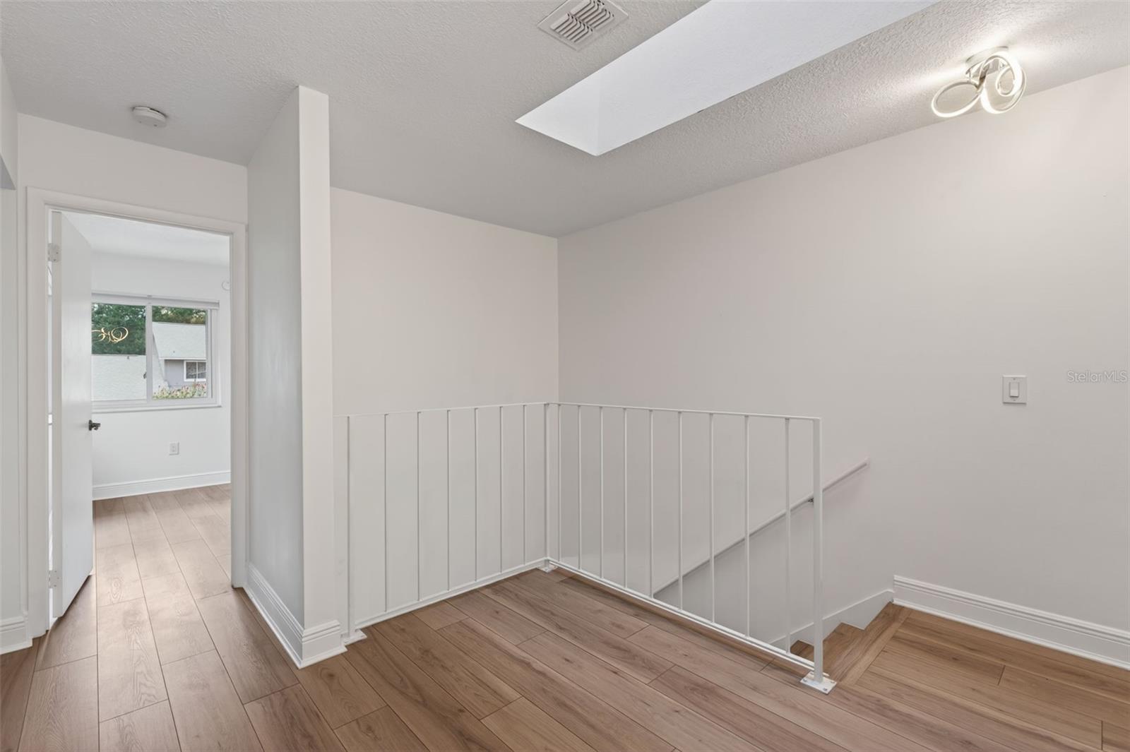 Image 20 of 42 For 525 Oak Terrace 117