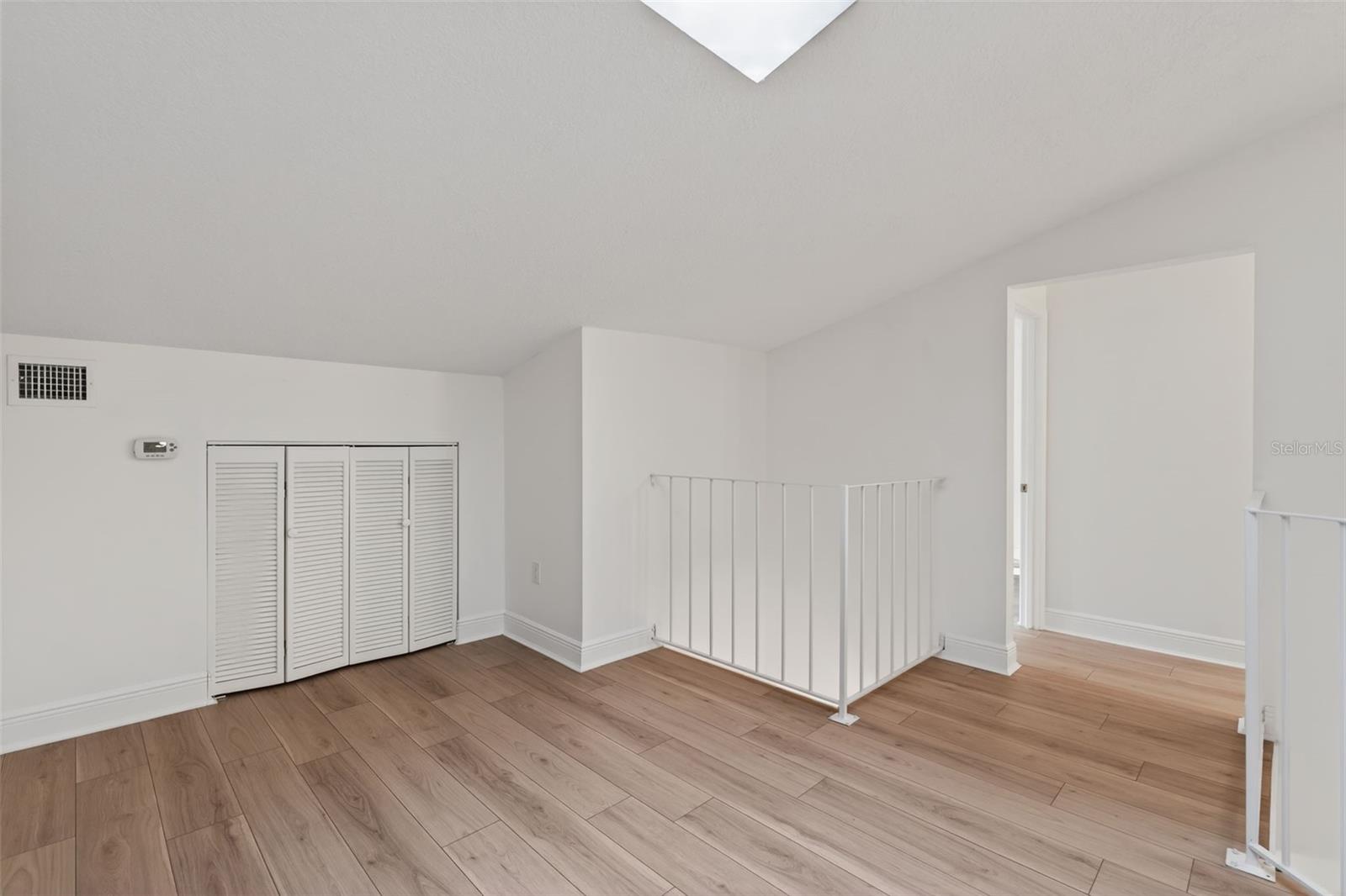 Image 21 of 42 For 525 Oak Terrace 117