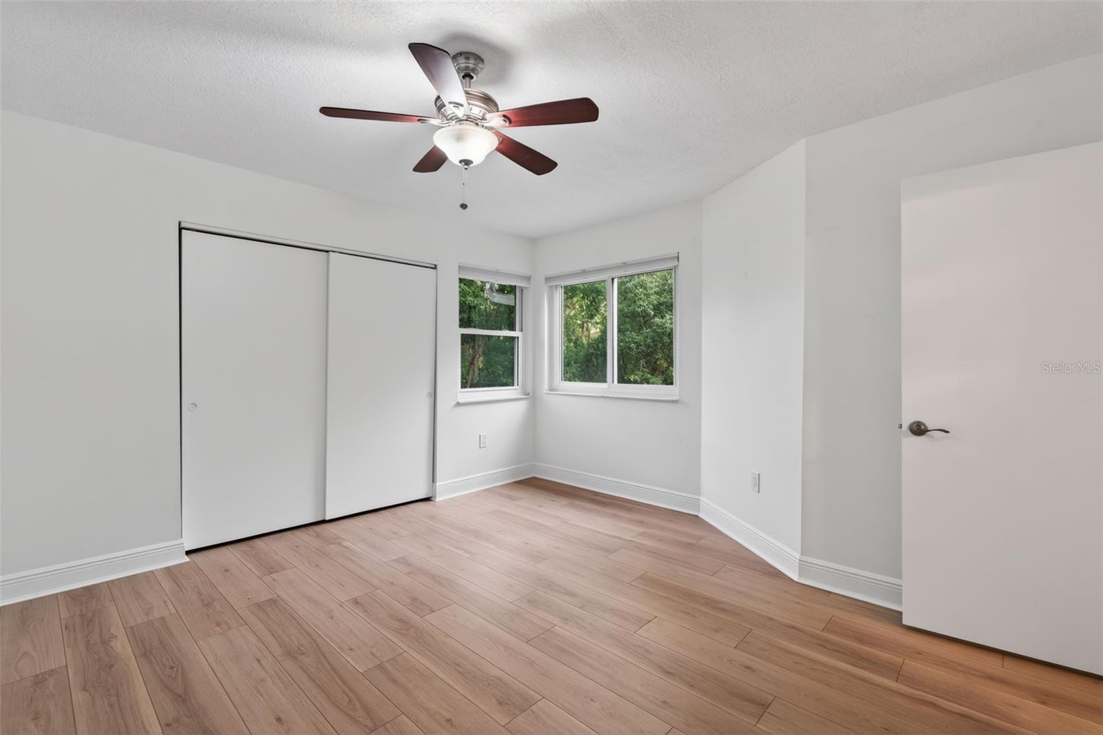 Image 24 of 42 For 525 Oak Terrace 117