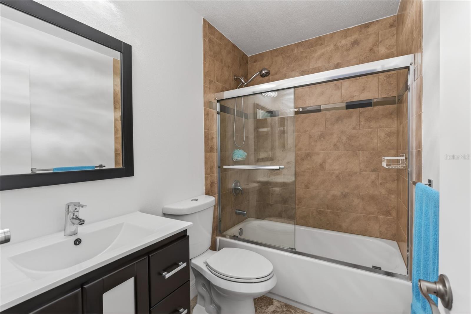 Image 26 of 42 For 525 Oak Terrace 117