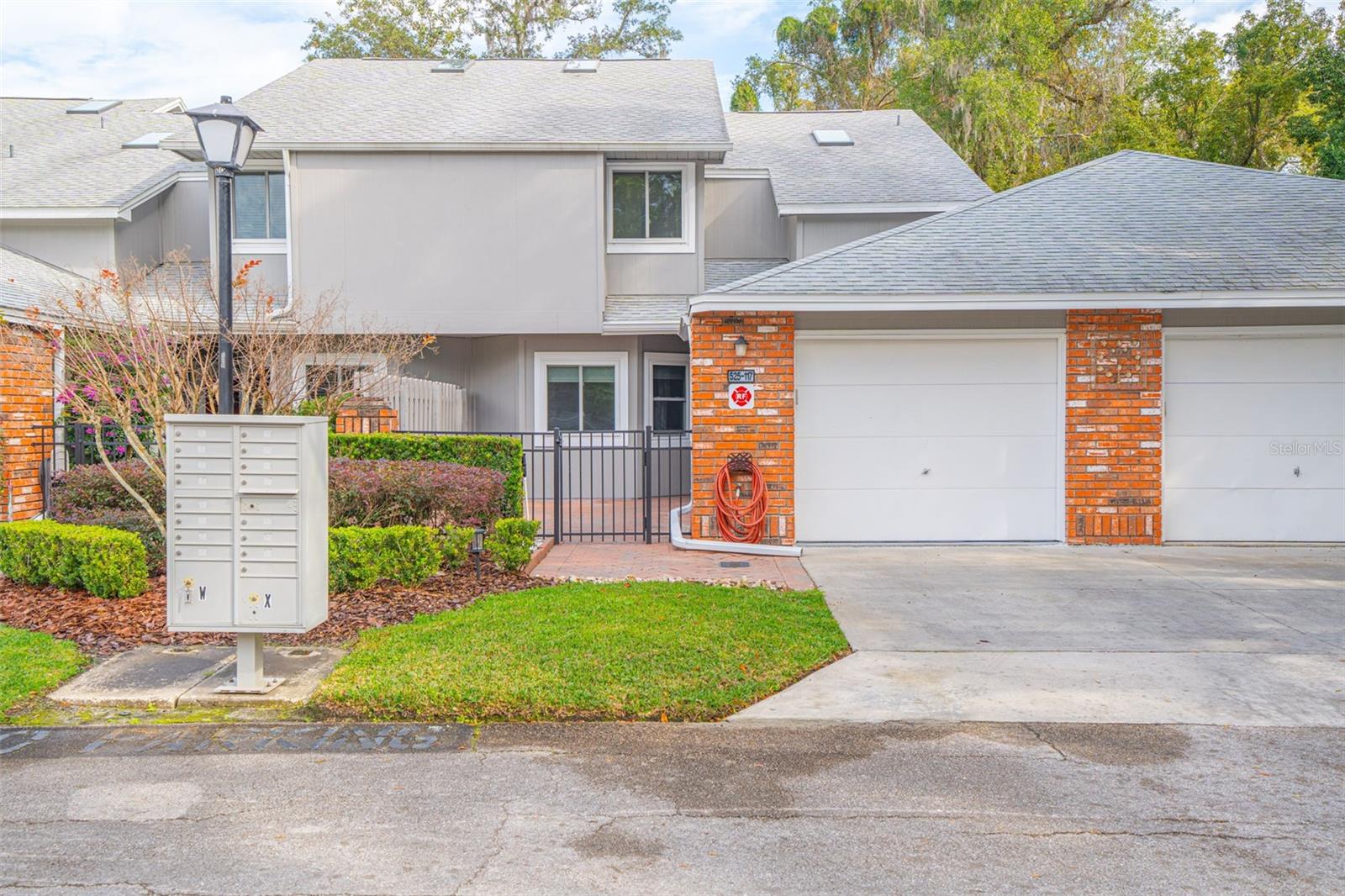 Image 3 of 42 For 525 Oak Terrace 117