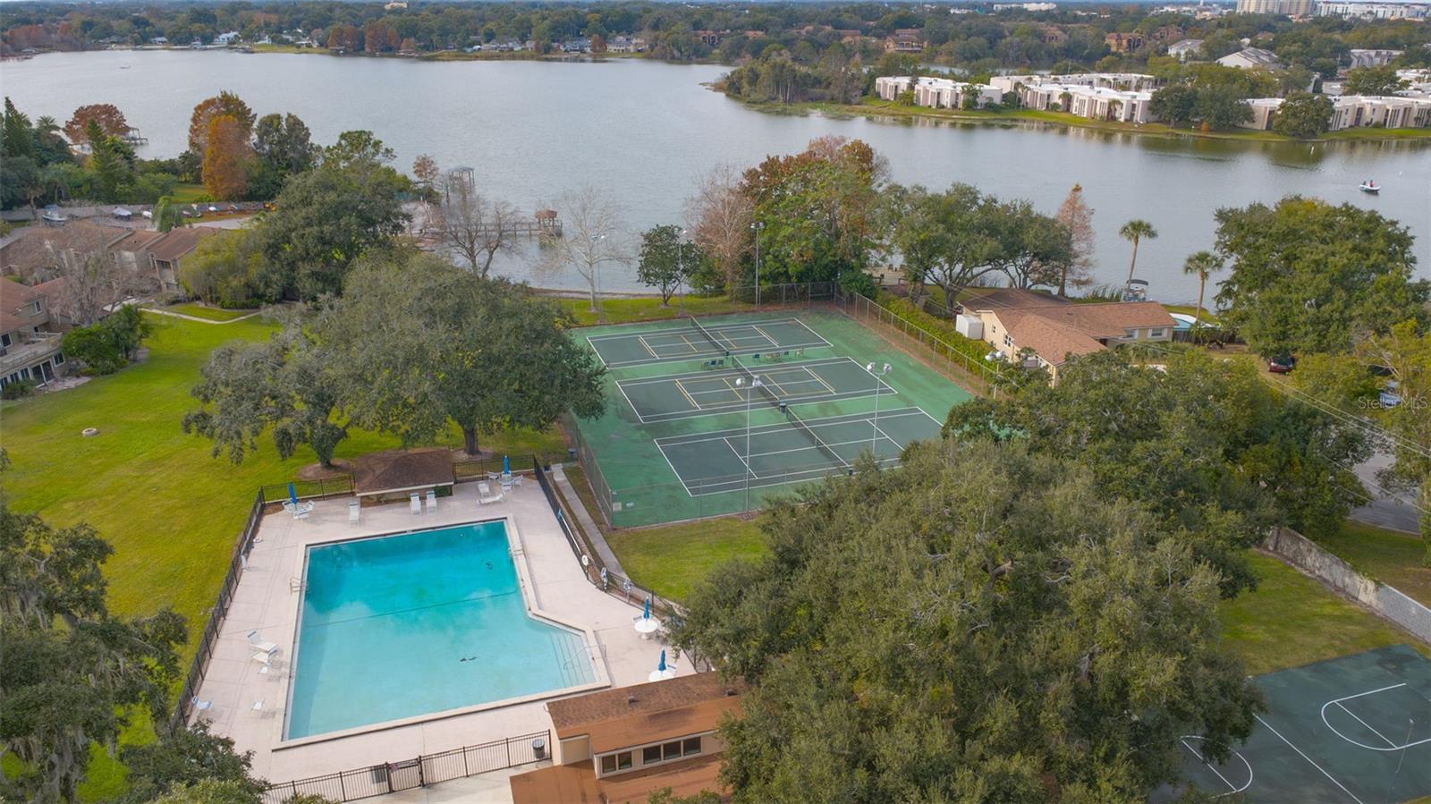 Image 30 of 42 For 525 Oak Terrace 117