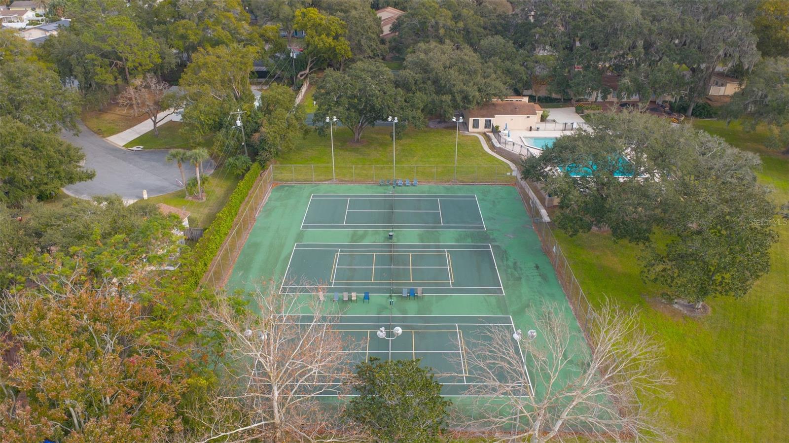 Image 32 of 42 For 525 Oak Terrace 117