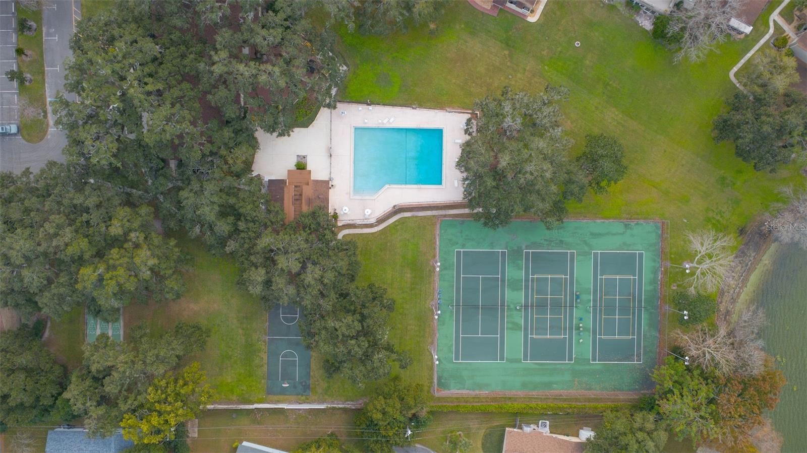 Image 35 of 42 For 525 Oak Terrace 117