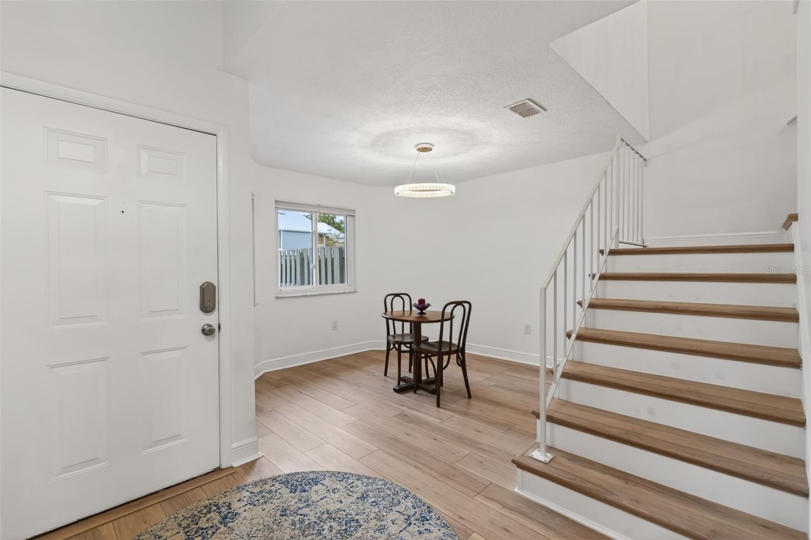 Image 5 of 42 For 525 Oak Terrace 117