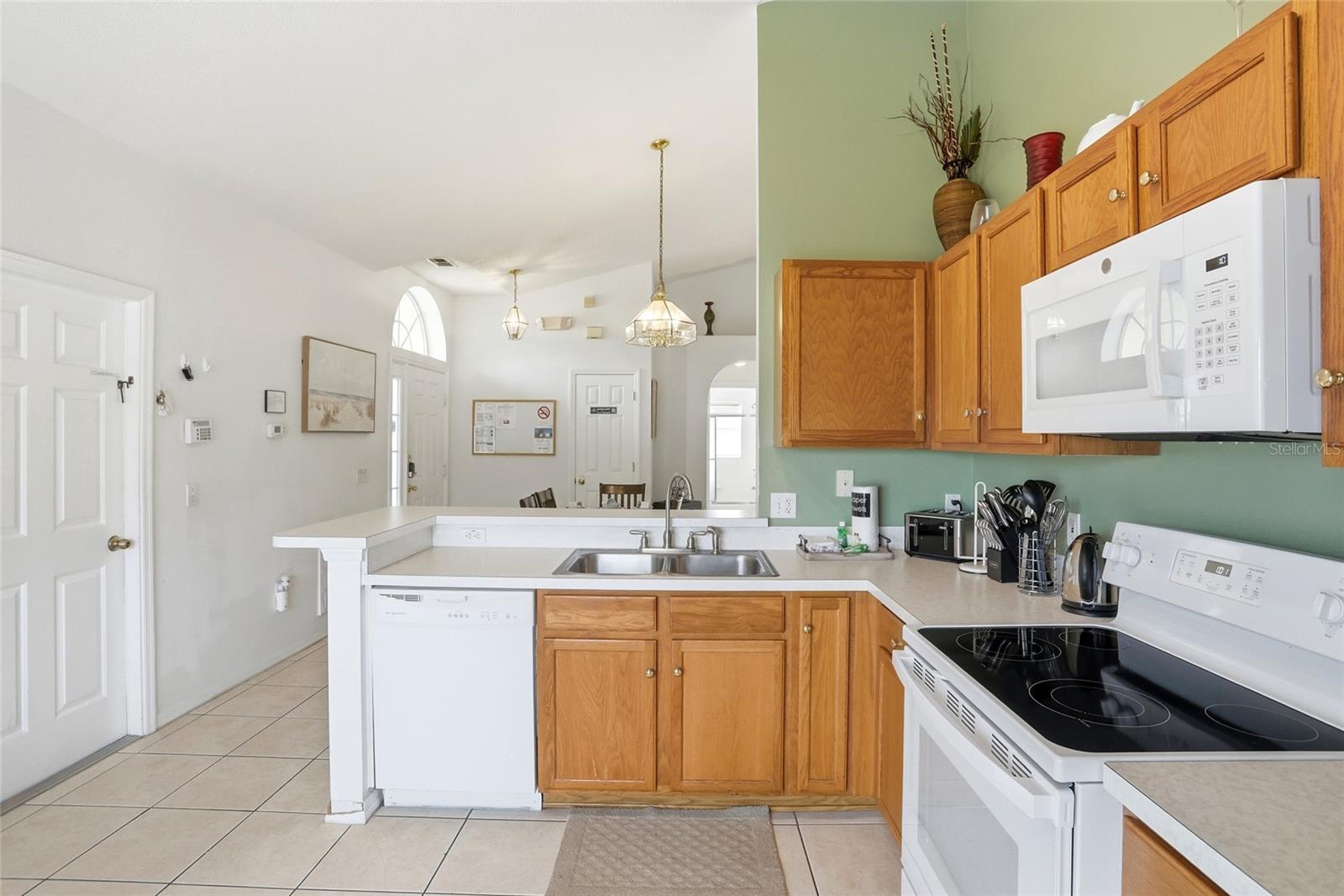 Image 10 of 27 For 545 Whittier Street