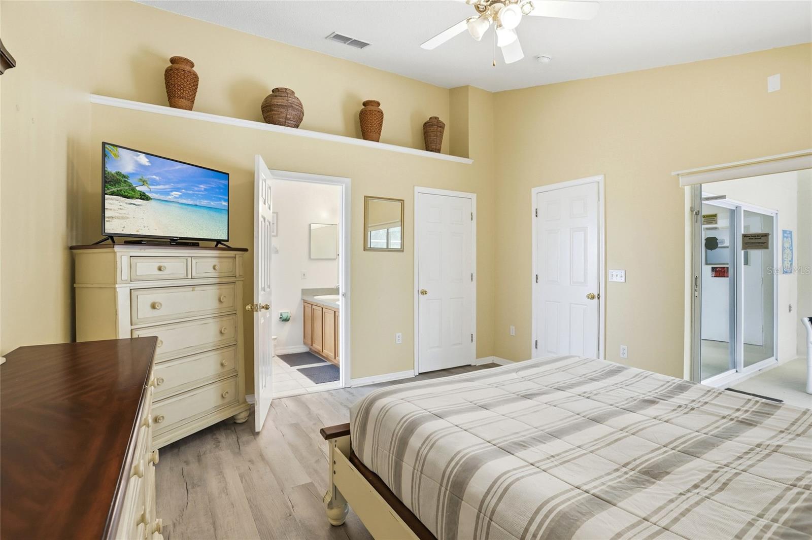 Image 18 of 27 For 545 Whittier Street