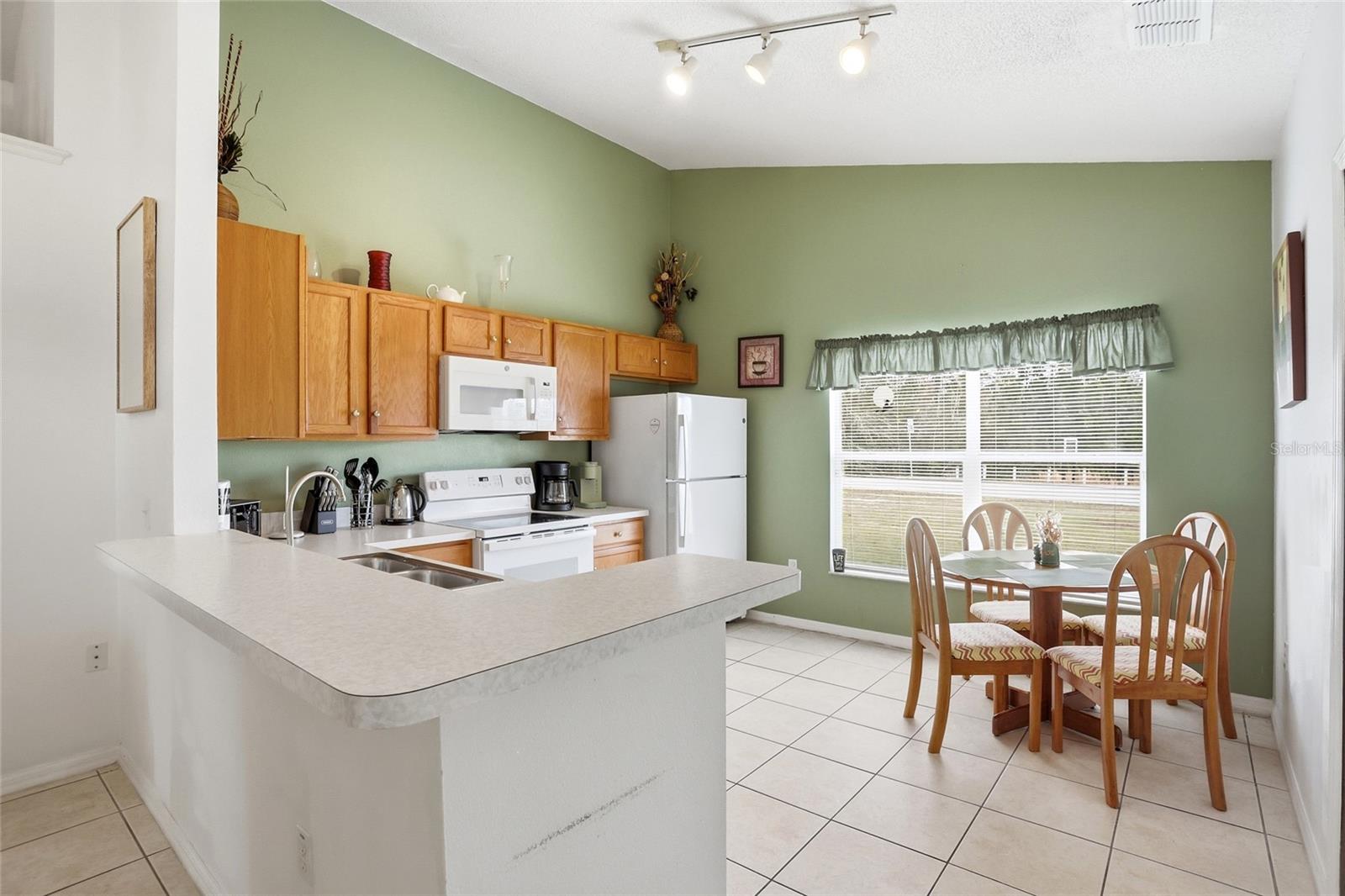 Image 7 of 27 For 545 Whittier Street