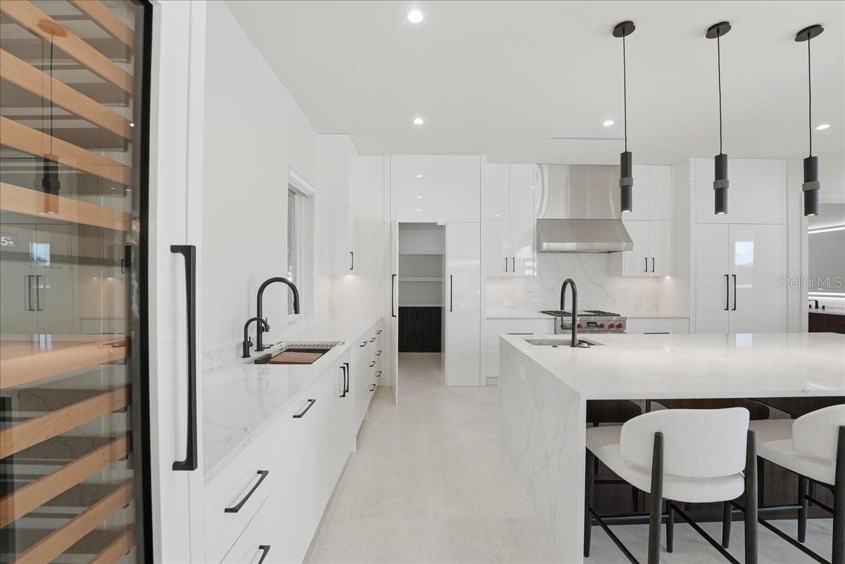 Listing photo id 19 for 13424 Beebe Alley