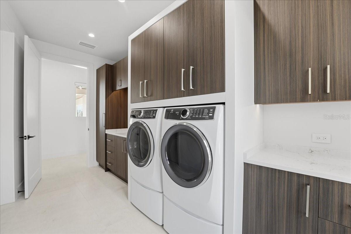 Listing photo id 27 for 13424 Beebe Alley