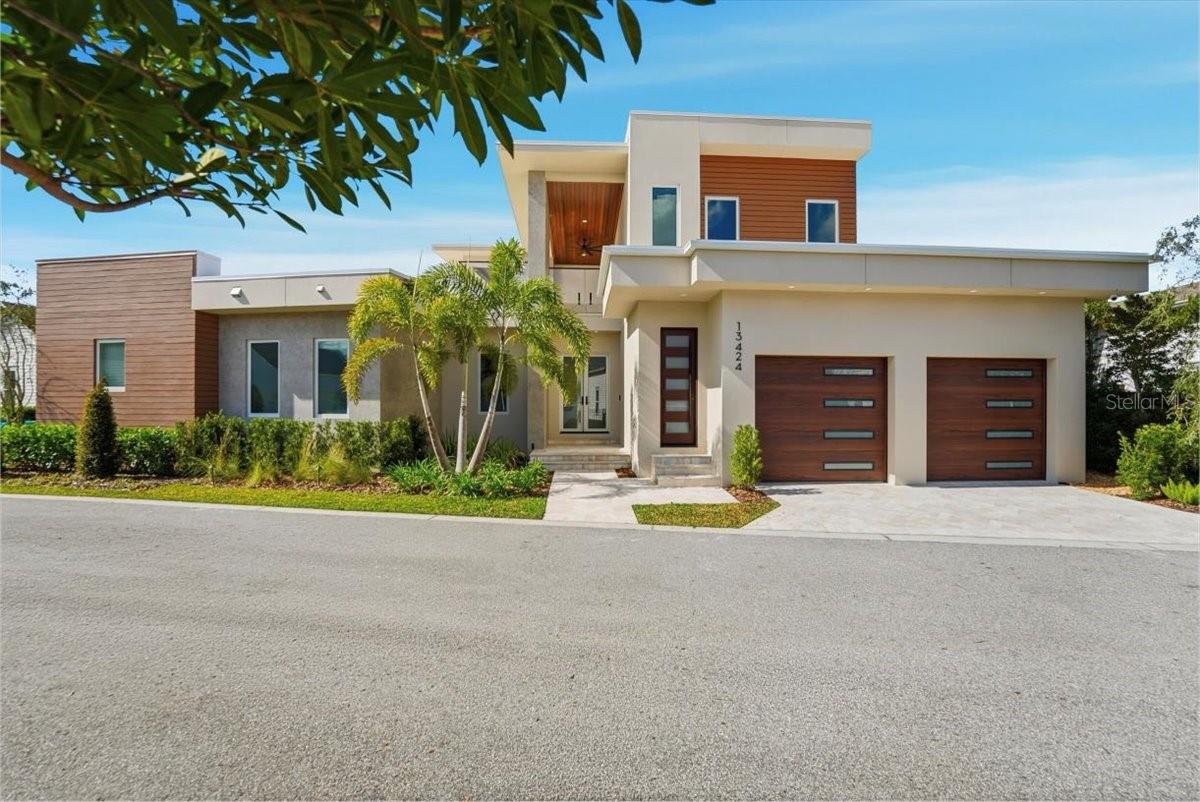 Listing photo id 1 for 13424 Beebe Alley