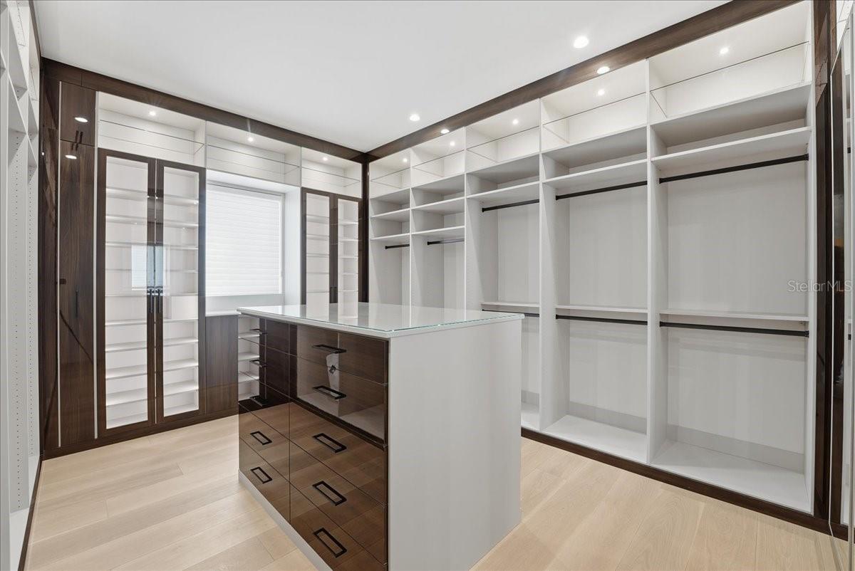 Listing photo id 37 for 13424 Beebe Alley