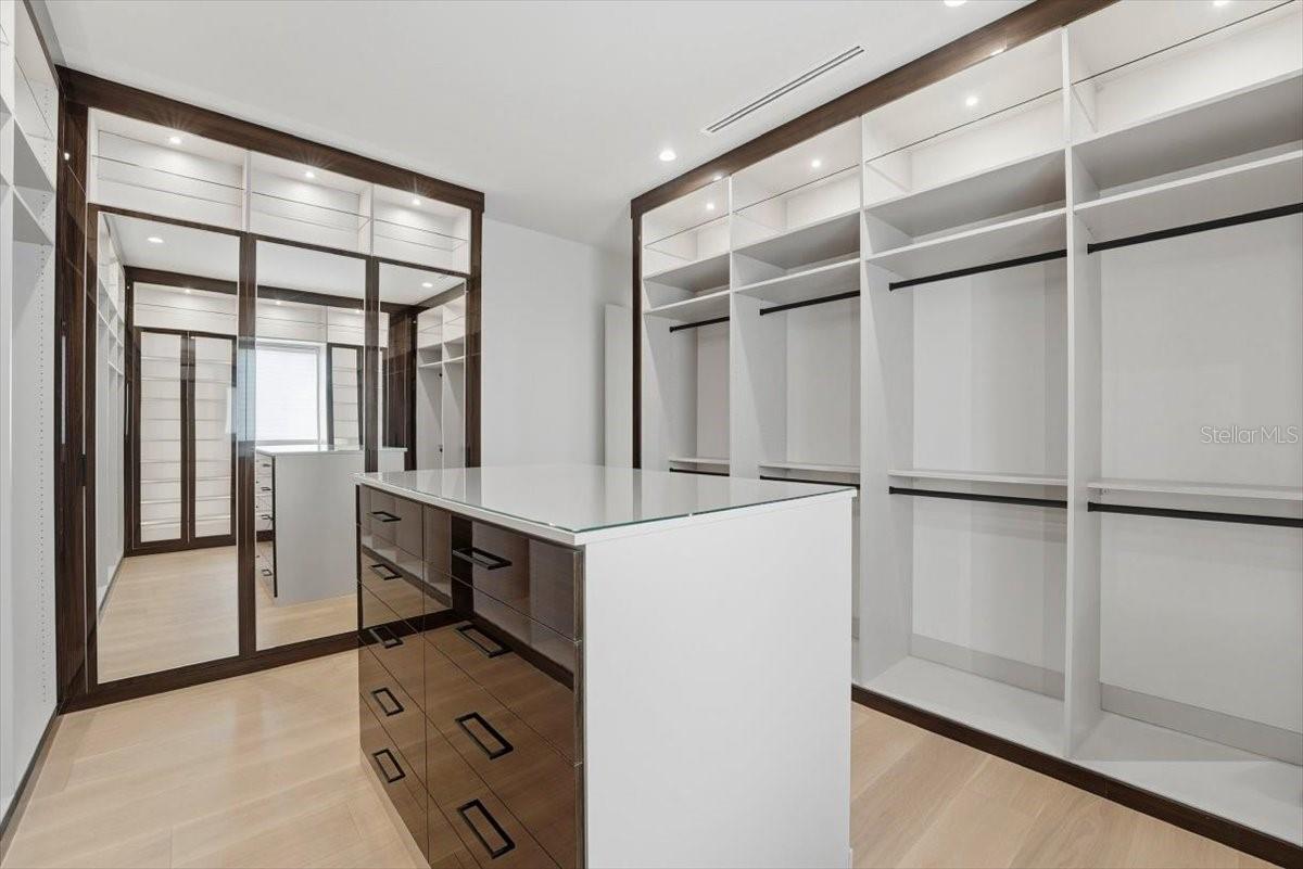 Listing photo id 38 for 13424 Beebe Alley