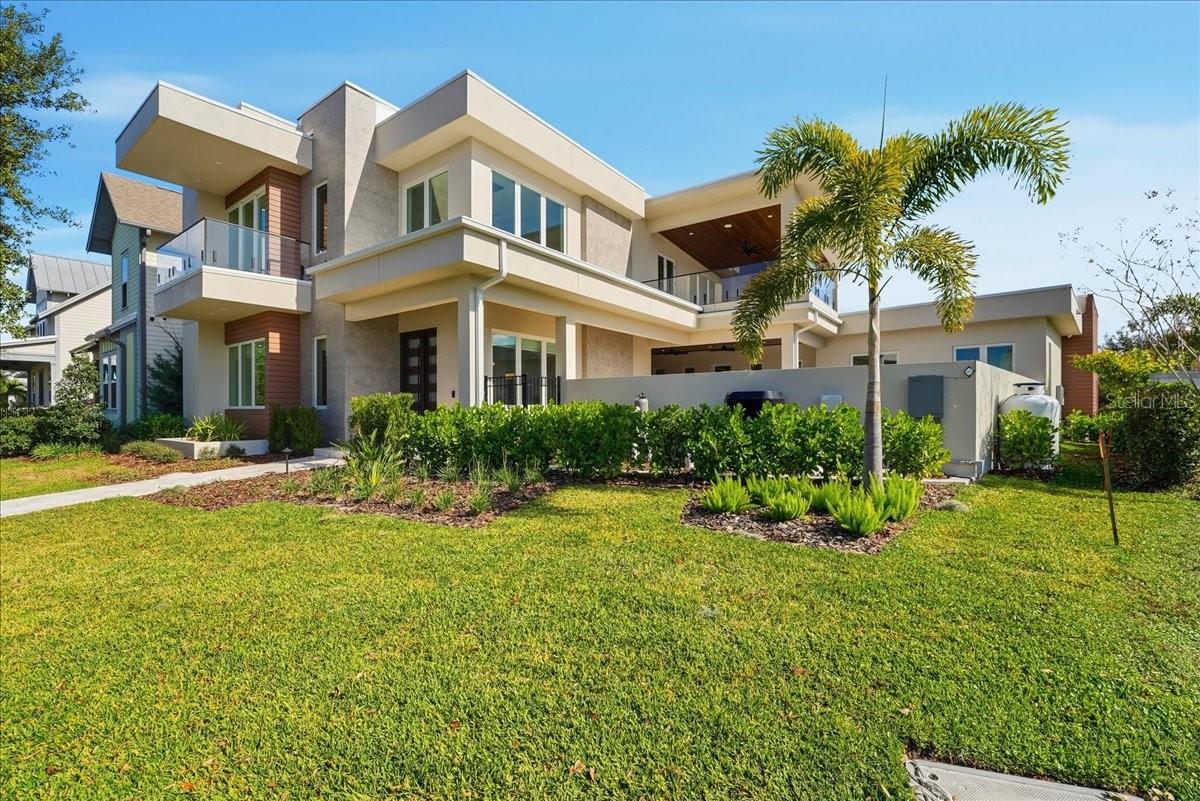 Listing photo id 3 for 13424 Beebe Alley