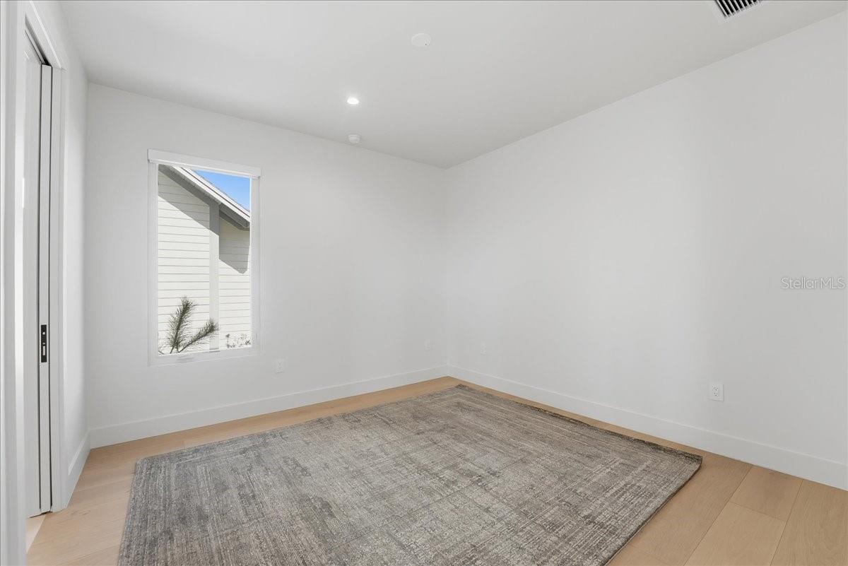 Listing photo id 51 for 13424 Beebe Alley