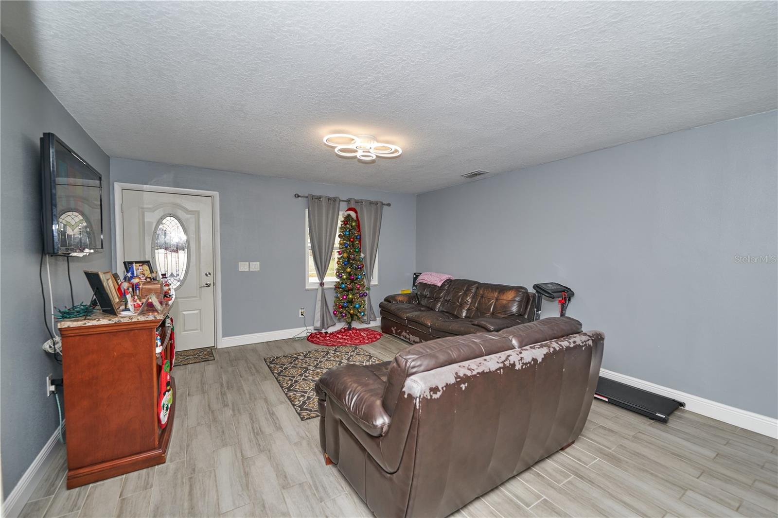 Image 5 of 43 For 7520 Lois Marie Court