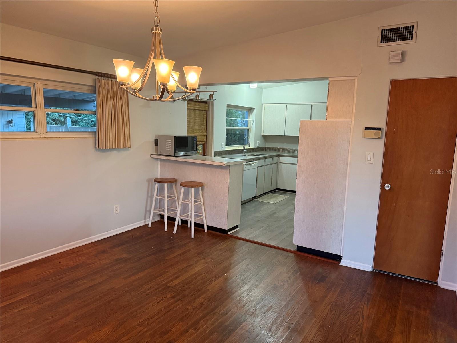 Image 8 of 19 For 2428 Pershing Avenue