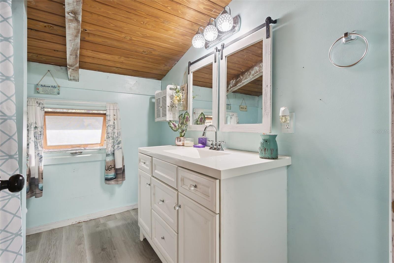 Image 20 of 50 For 1208 Darcy Road