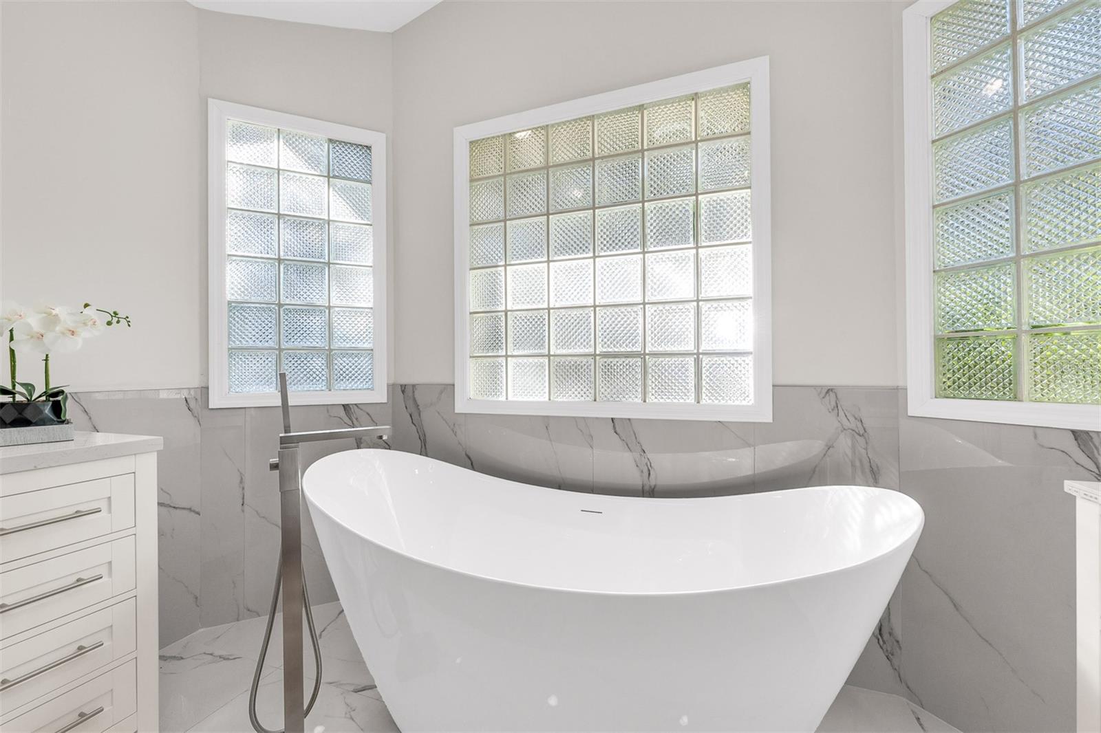 Image 10 of 50 For 845 Coach Lamp Court