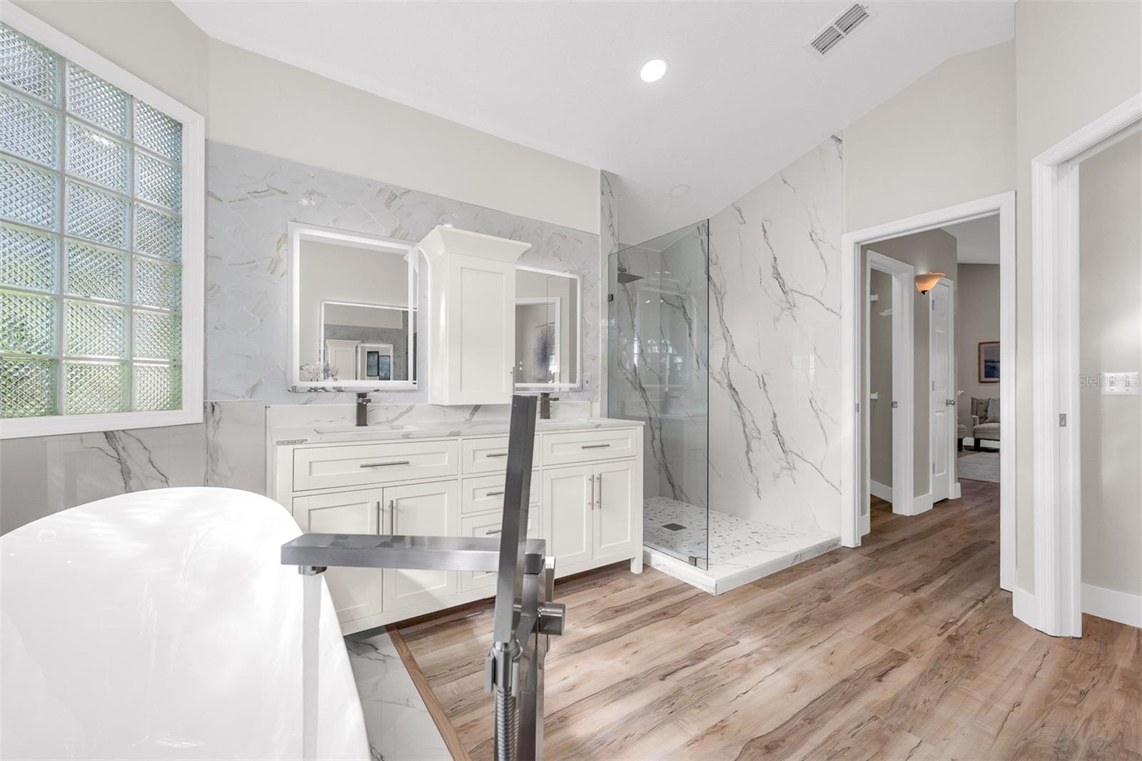 Image 11 of 50 For 845 Coach Lamp Court