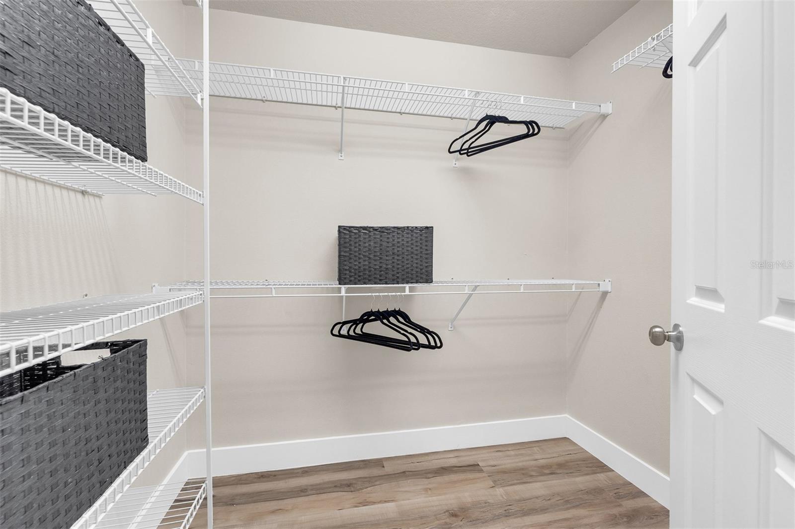 Image 16 of 50 For 845 Coach Lamp Court