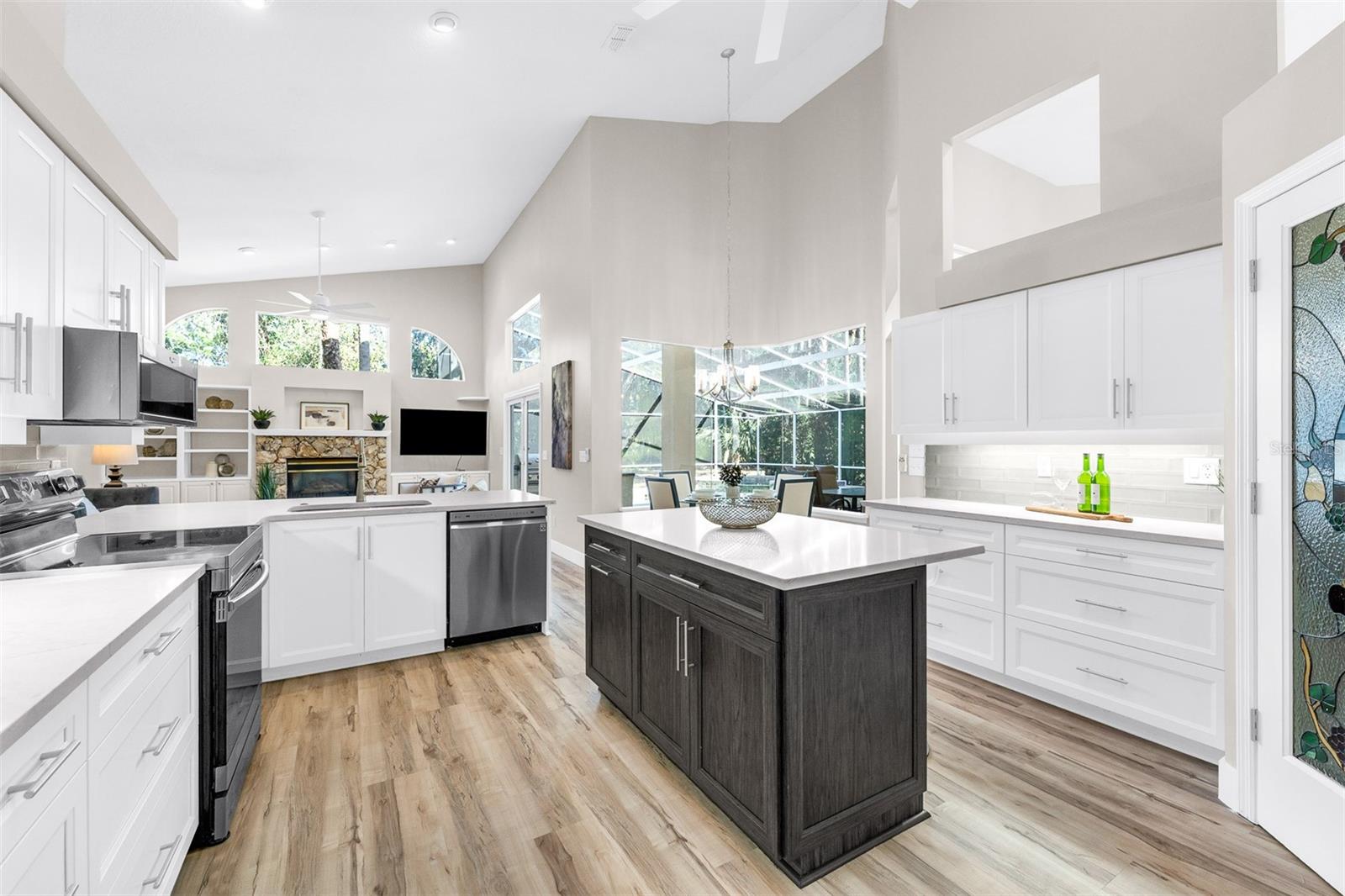 Image 20 of 50 For 845 Coach Lamp Court