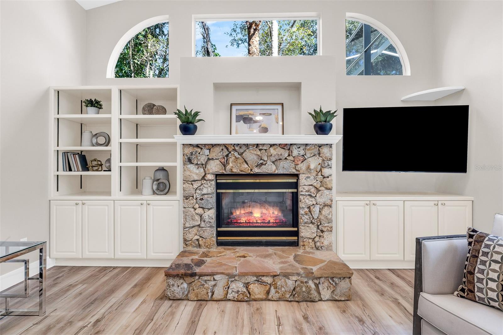 Image 25 of 50 For 845 Coach Lamp Court