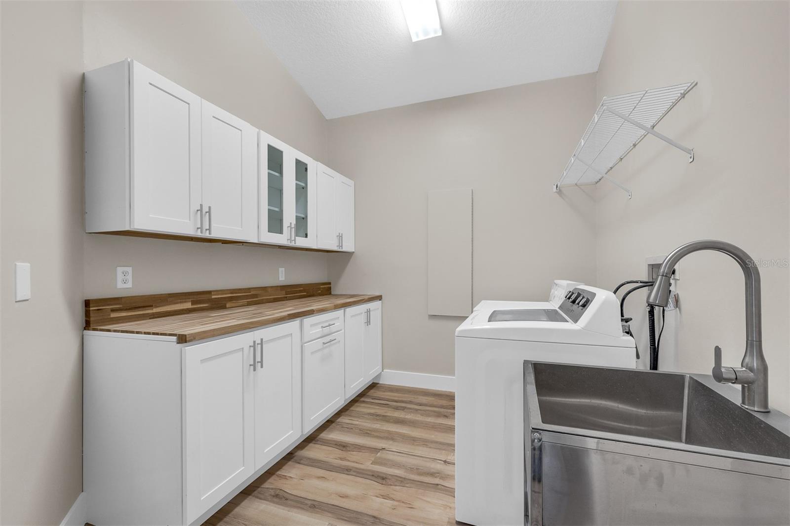 Image 42 of 50 For 845 Coach Lamp Court