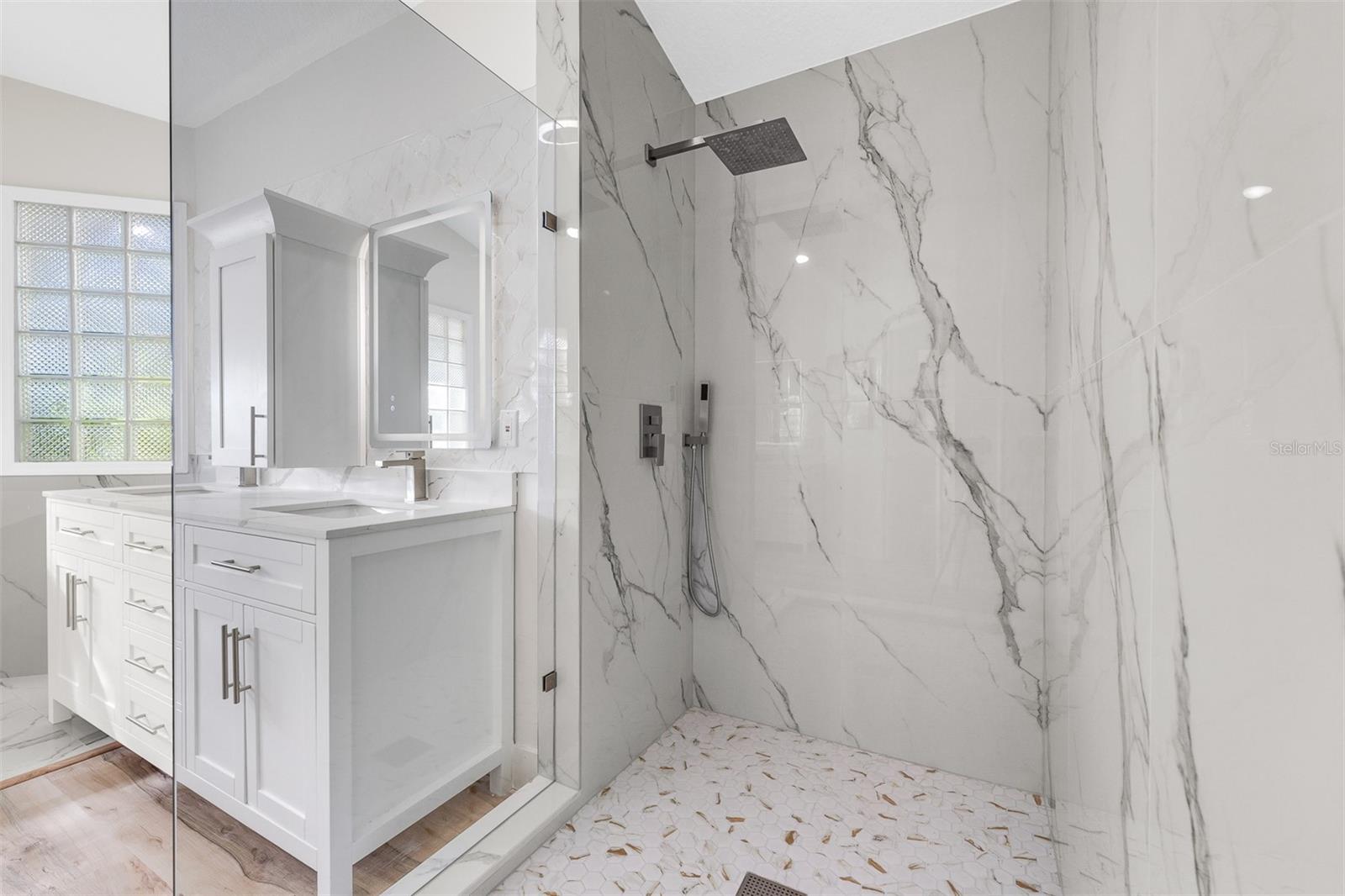 Image 9 of 50 For 845 Coach Lamp Court