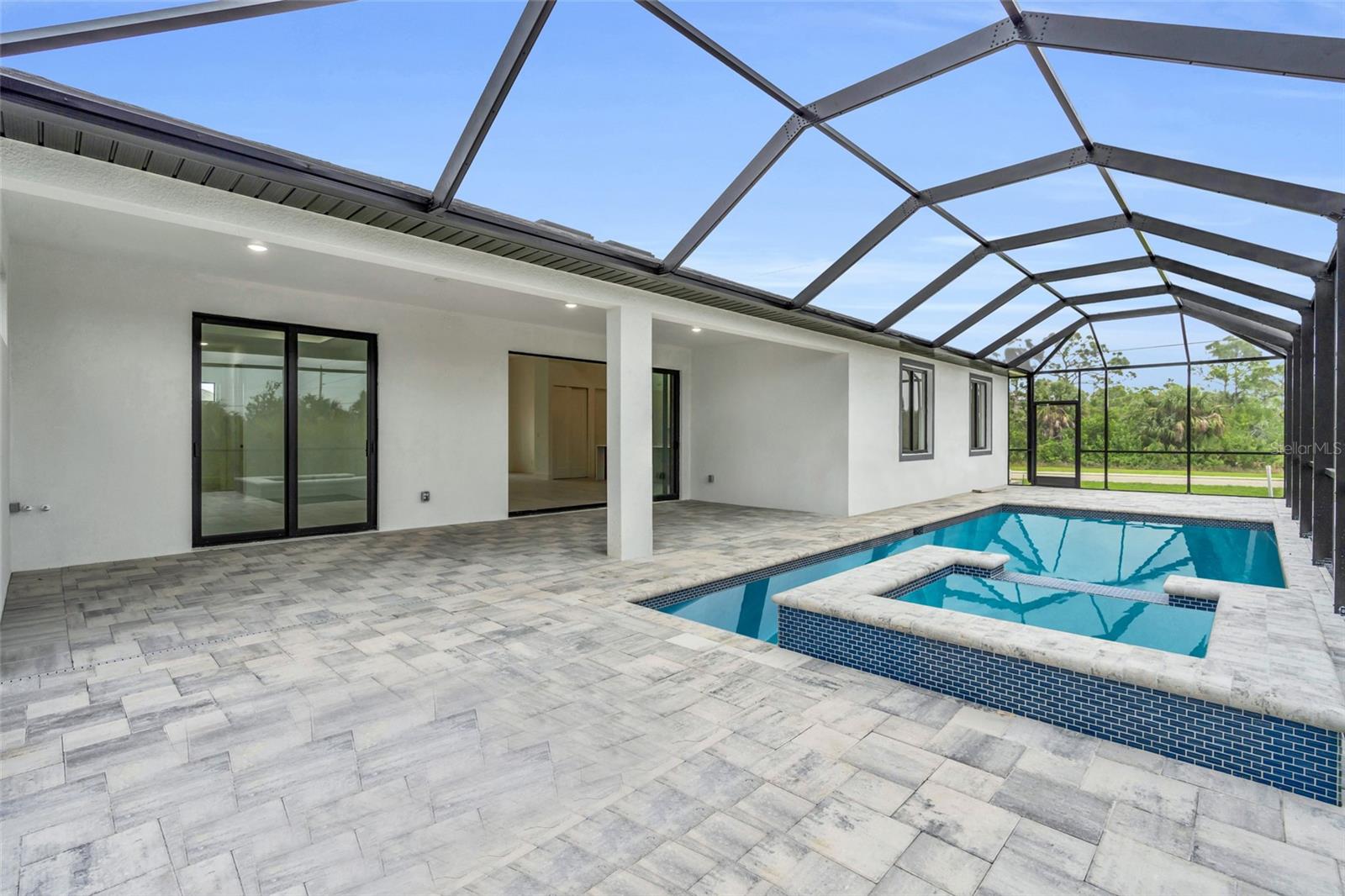 Image 11 of 39 For 15401 Aqua Circle