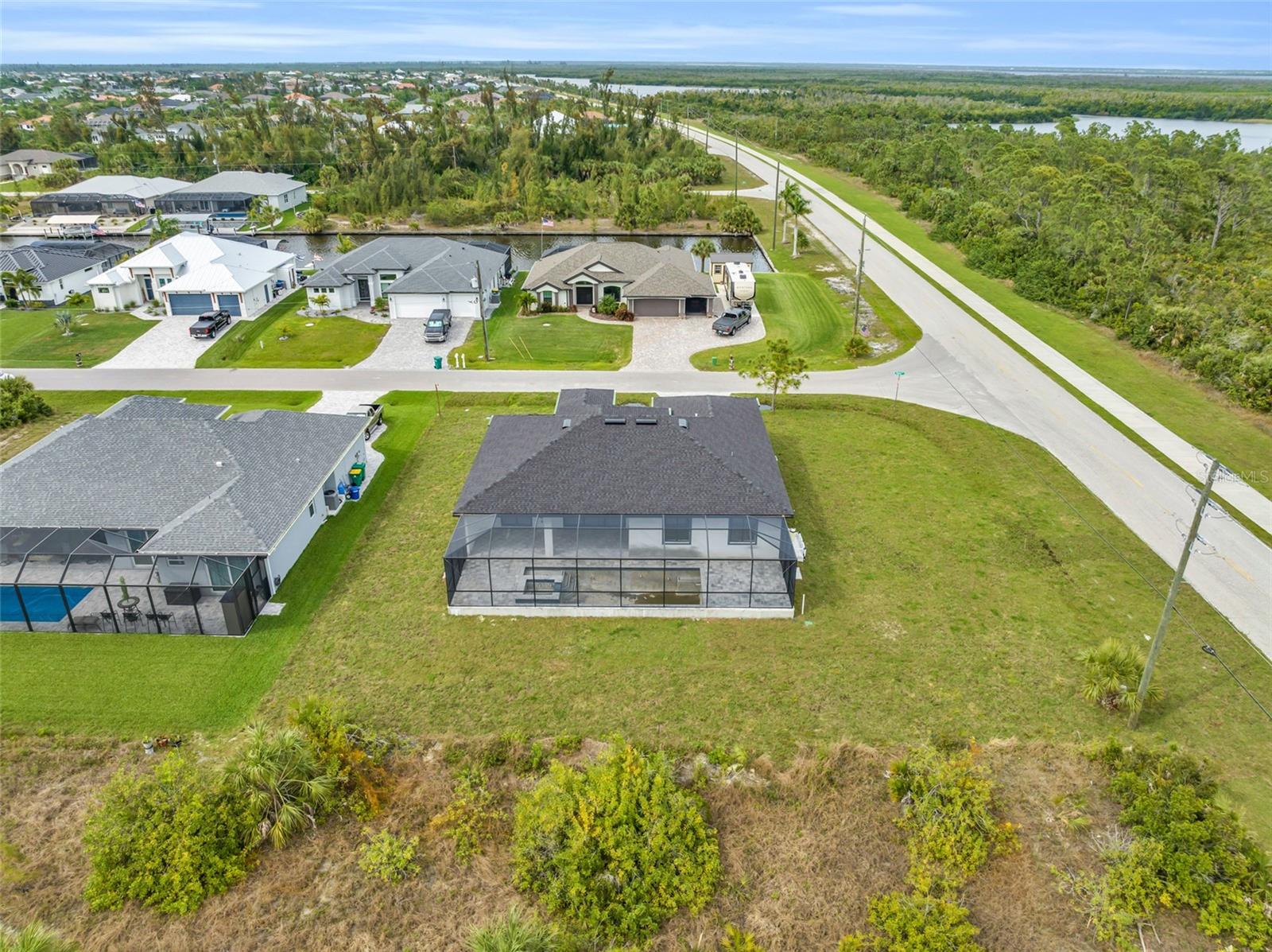 Image 14 of 39 For 15401 Aqua Circle