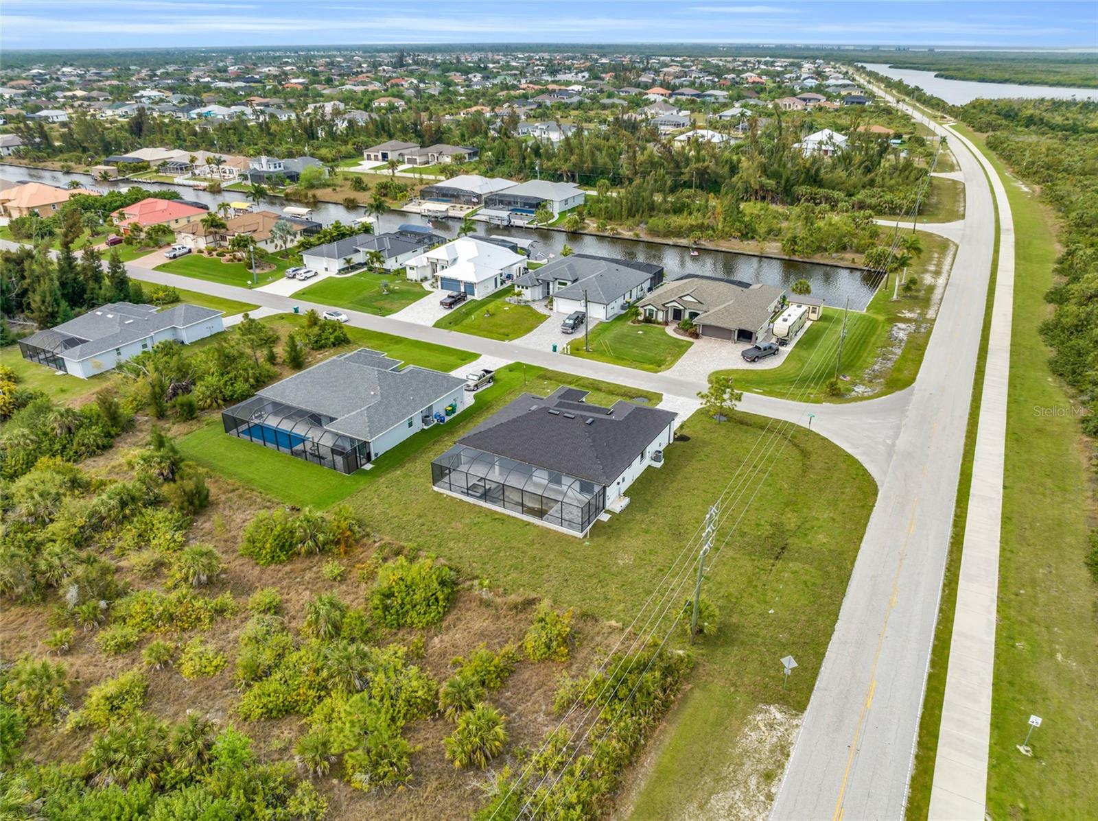 Image 15 of 39 For 15401 Aqua Circle