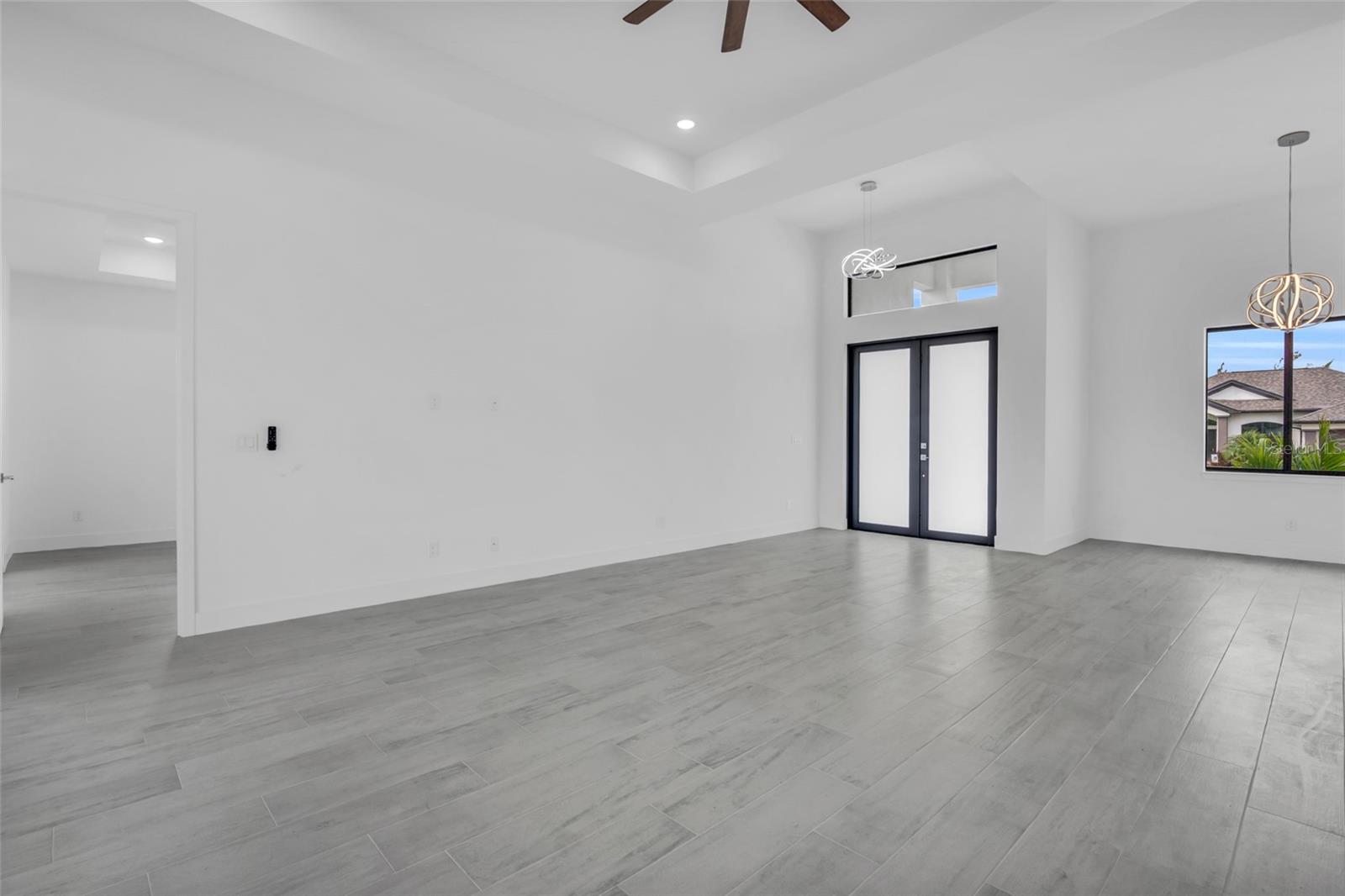 Image 19 of 39 For 15401 Aqua Circle