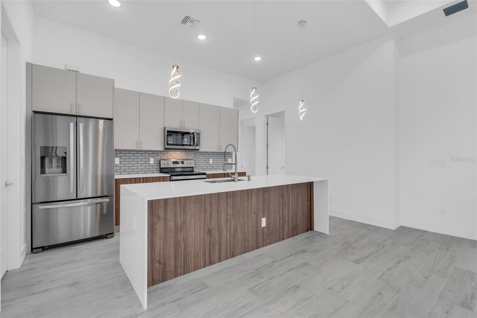 Image 24 of 39 For 15401 Aqua Circle