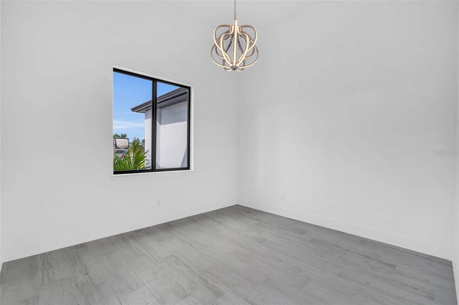 Image 26 of 39 For 15401 Aqua Circle